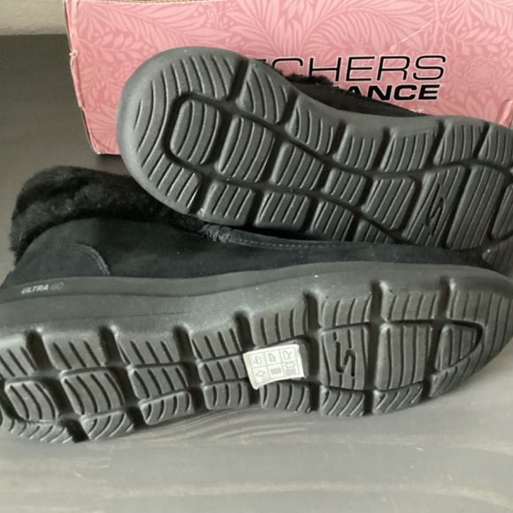 SKECHERS Women's On the Go Glacial Ultra - Moccasin Toe Winter Boots - Picture 2 of 12